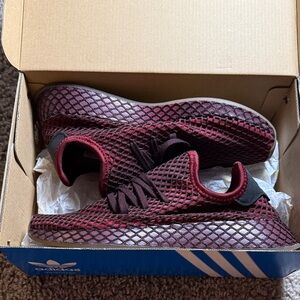 Adidas brand new women’s 7.5 /boys 5.5